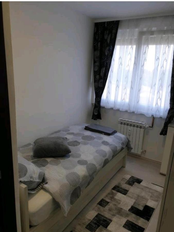 Apartman Lela Karlovac Exteriör bild
