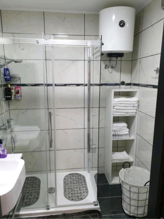 Apartman Lela Karlovac Exteriör bild