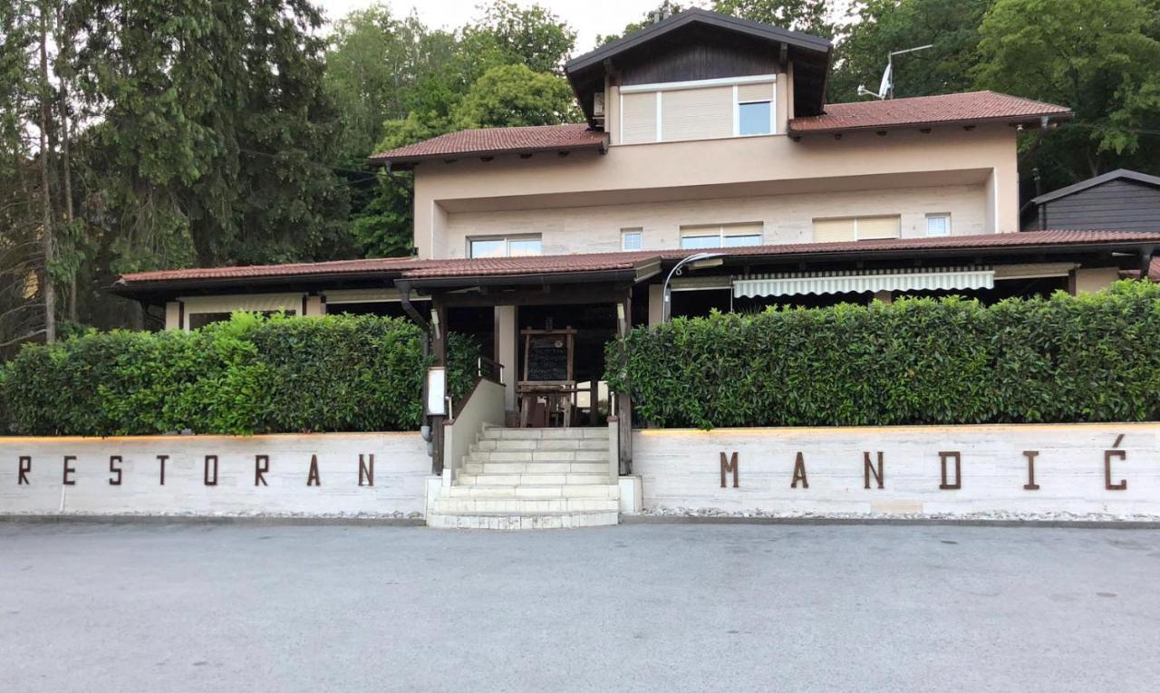 Apartman Lela Karlovac Exteriör bild