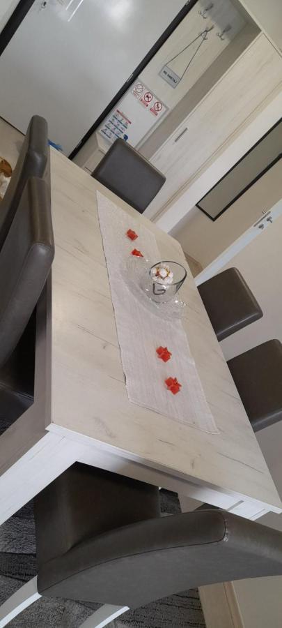 Apartman Lela Karlovac Exteriör bild